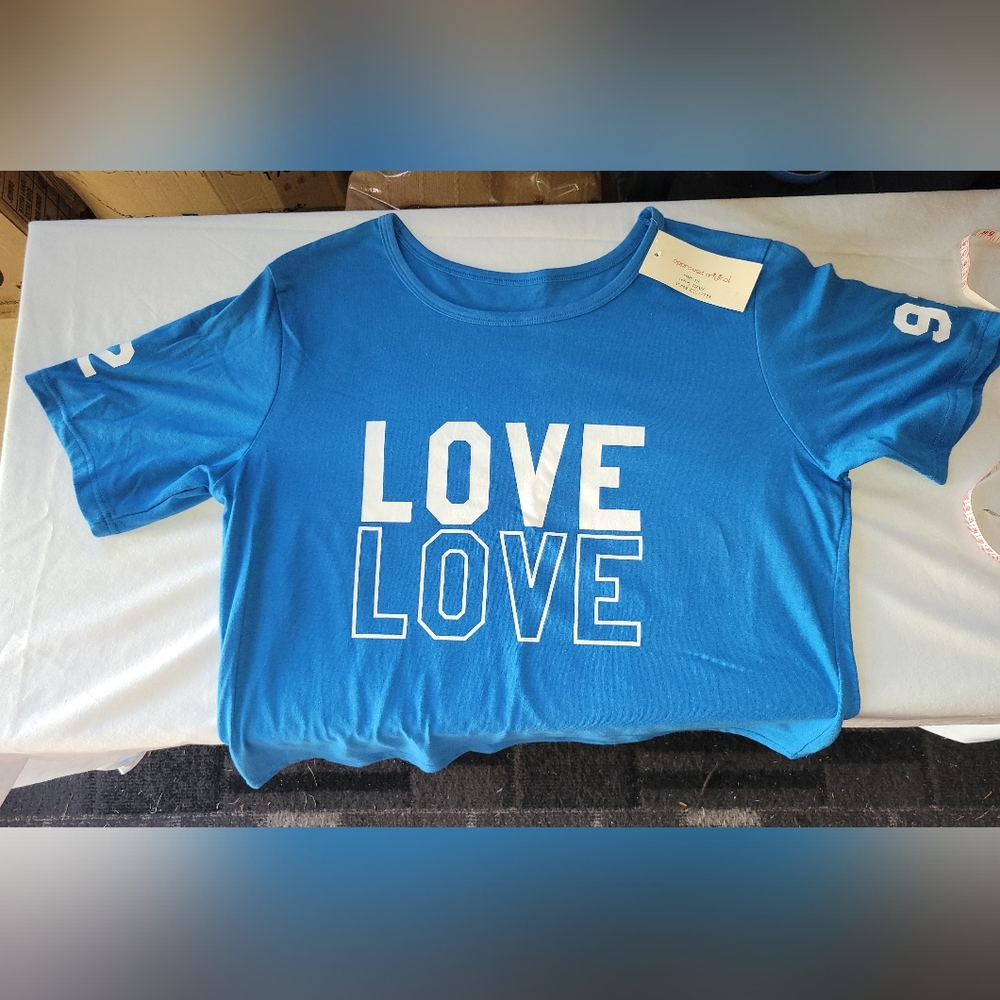 Women's Blue LOVE Graphic Tee Crop Top Size 1X
